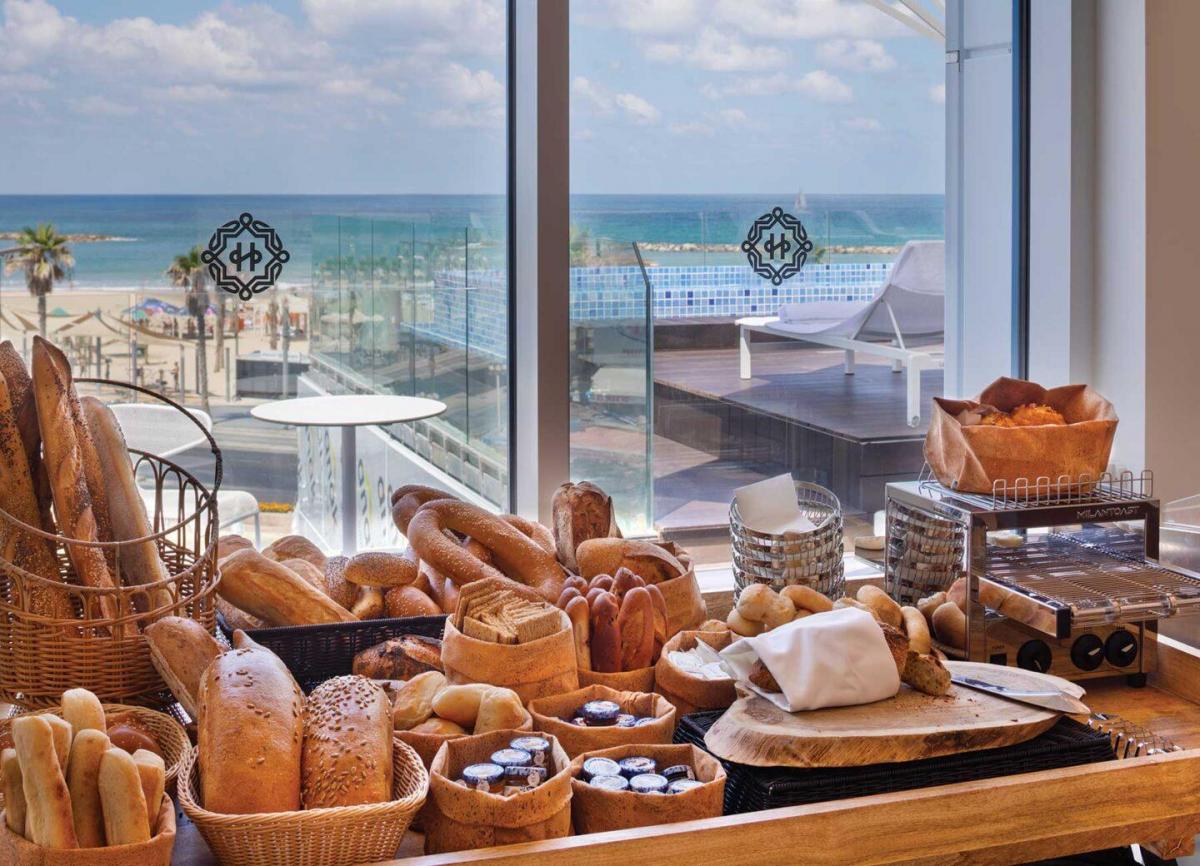 ארוחת בוקר במלון - ספא במלון הרברט סמואל אופרה תל אביב