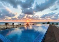 בריכת המלון - ספא במלון הרברט סמואל אופרה תל אביב