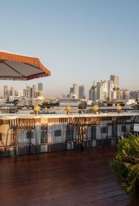   בר בבריכת המלון - ספא במלון מאייר האוס תל אביב