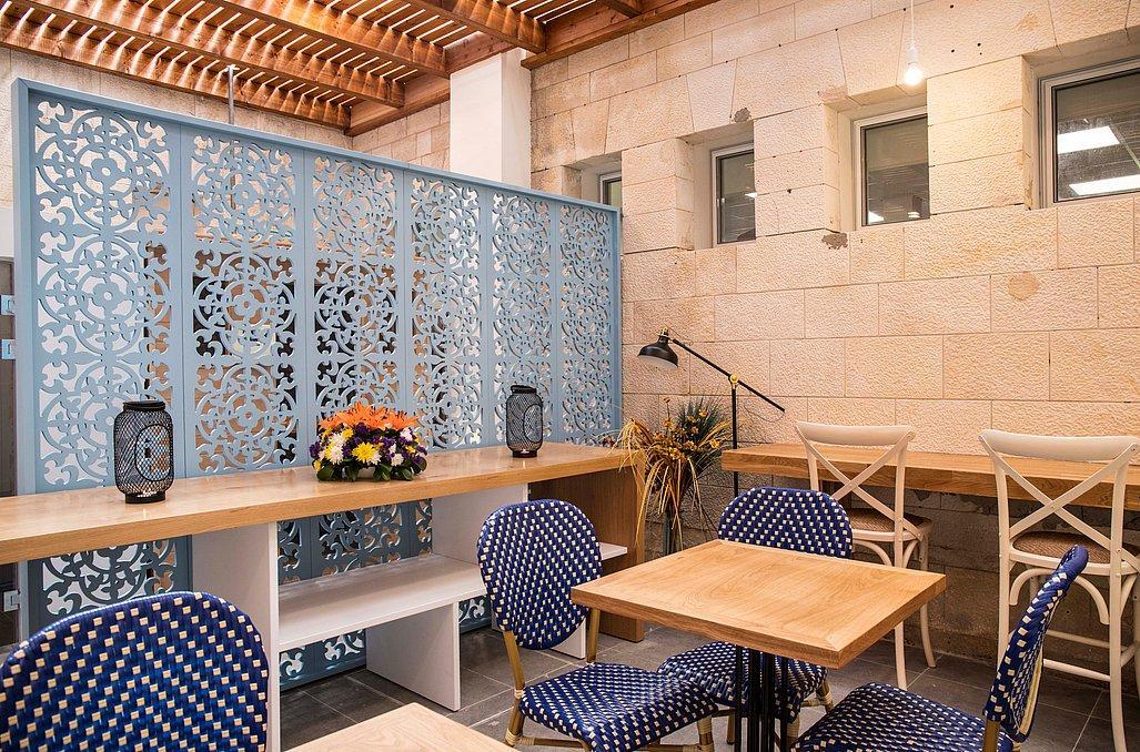   אזור ישיבה חיצוני - ספא בכפר הנופש נקרות