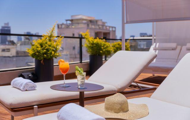  מיטות רביצה וקוקטייל - ספא במלון דברה תל אביב