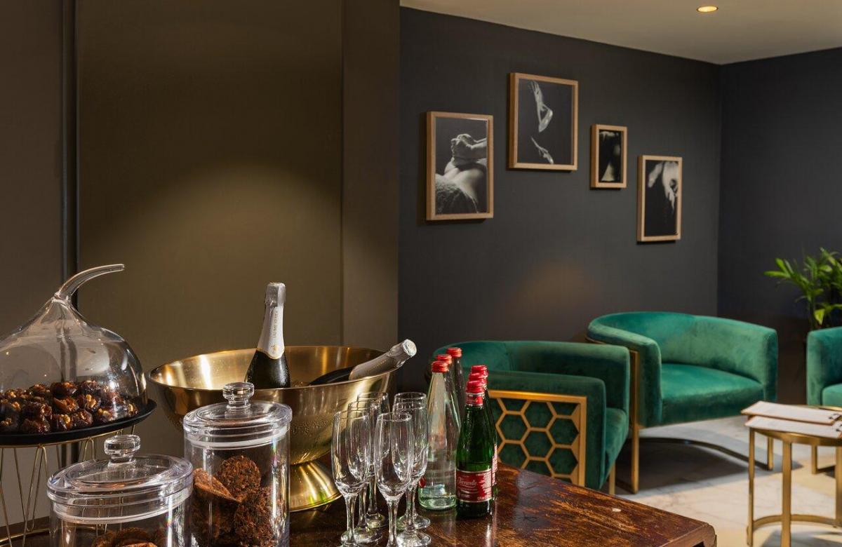  חדר התרגעות עם כיבוד ושתיה - ספא במלון דברה תל אביב