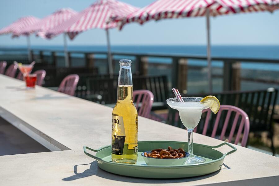  בר משקאות בבריכת המלון  - ספא במלון לאונרדו גורדון ביץ