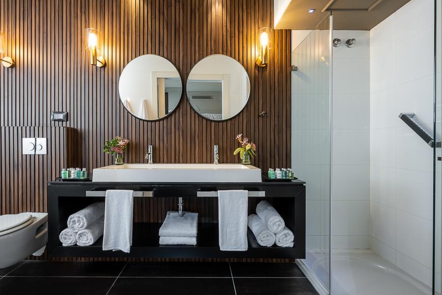 חדר אמבטיה  - ספא במלון לאונרדו גורדון ביץ תל אביב