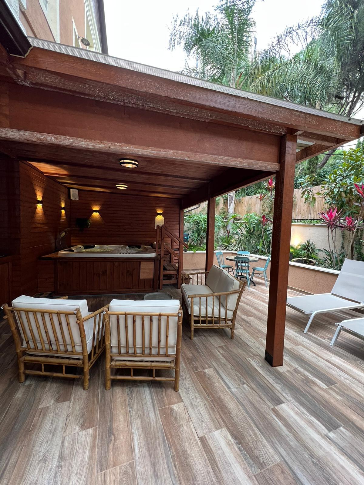  מתחם ישיבה ובו גקוזי - ספא במלון כרמלה בוטיק בחיפה