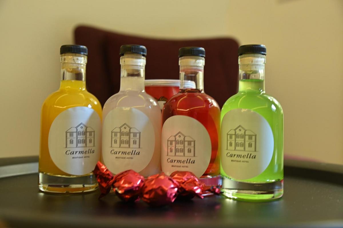 שמנים לבחירת ריח העיסוי - ספא במלון כרמלה בוטיק בחיפה