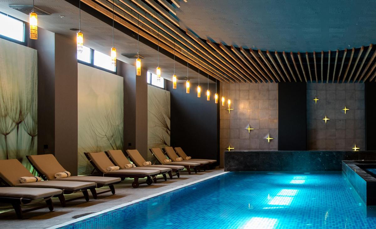  בריכה מקורה - ספא סי לייף נהריה