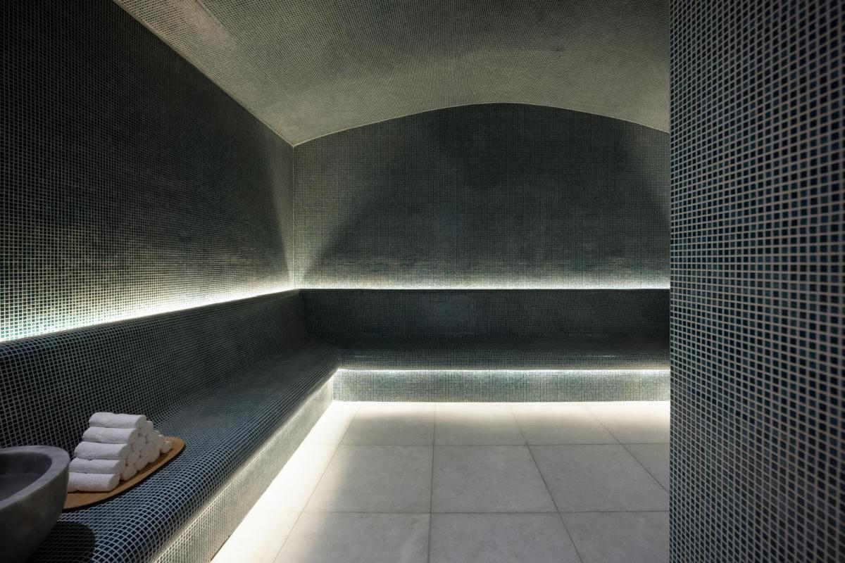 סאונה רטובה - ספא קלרינס במלון אלקונין תל אביב