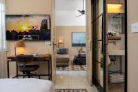 חדר לינה במלון - ספא במלון הבוטיק אסמבלאז תל אביב