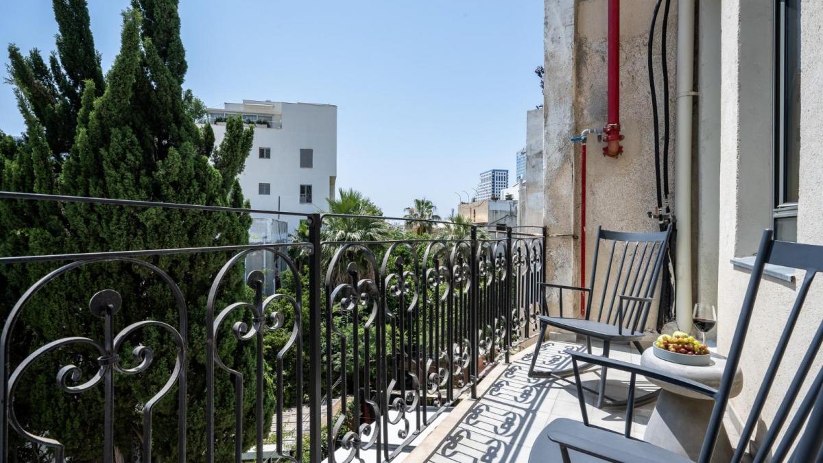 מרפסת בחדר לינה במלון - ספא במלון הבוטיק אסמבלאז תל אביב