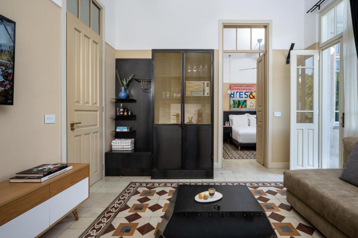 חדר לינה במלון - ספא במלון הבוטיק אסמבלאז תל אביב