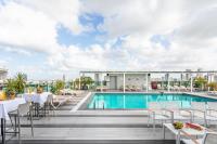 בריכת המלון - ספא רוקסון במלון רוקסון אורבן רמת גן