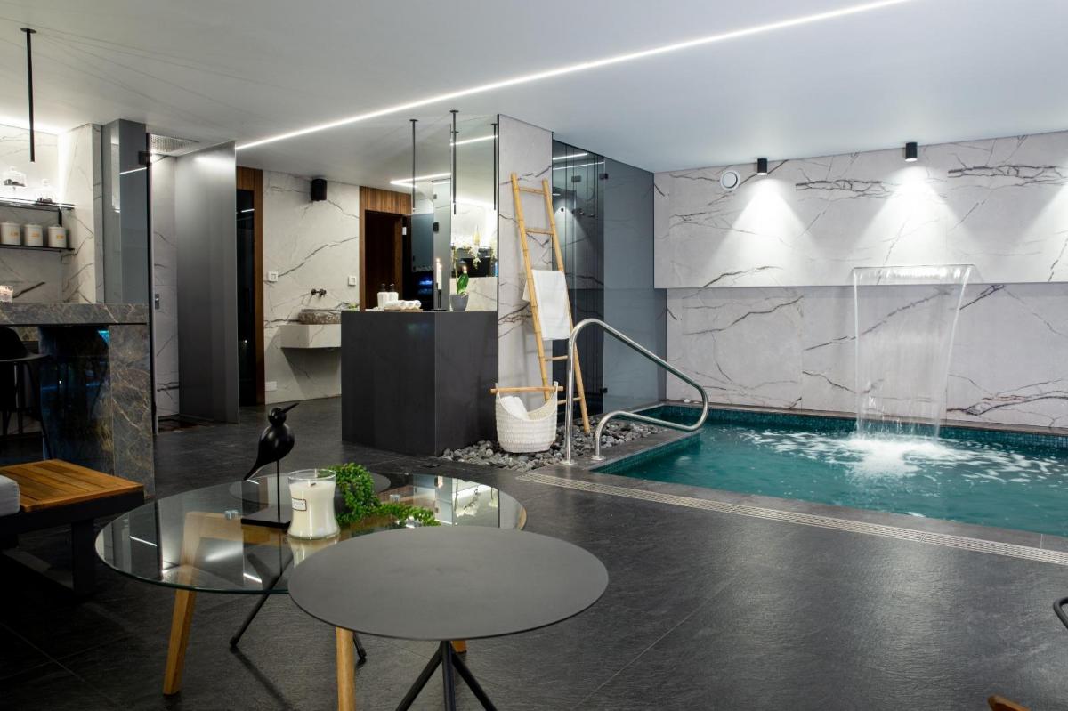 בריכה במתחם פרטי - ספא בהר מתחם פרמיום ירושלים
