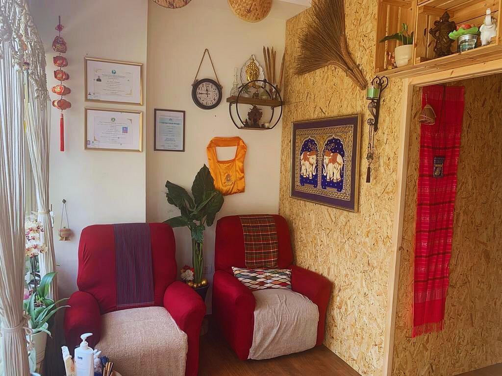   כורסאות עיסוי תאילנדי - Yoyo Thai Massage תל אביב