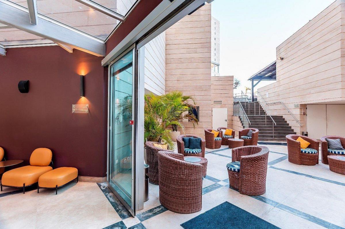 מרפסת המלון - דריה ספא במלון רמדה נתניה