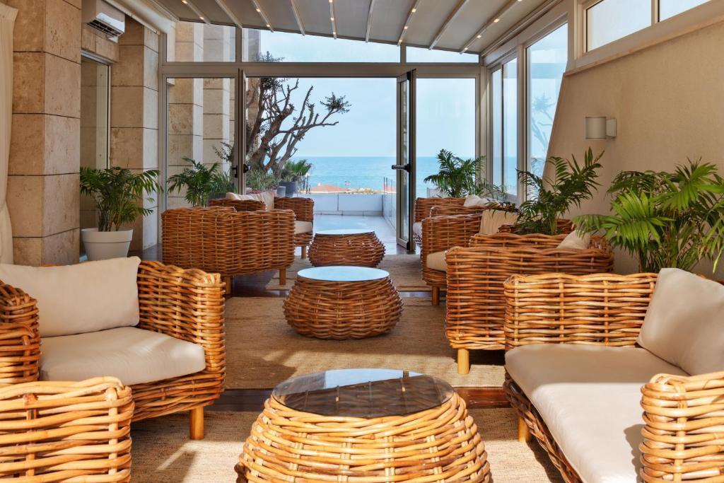 פינות ישיבה בלובי המלון - ספא במלון אורכידאה הרברט סמואל תל אביב