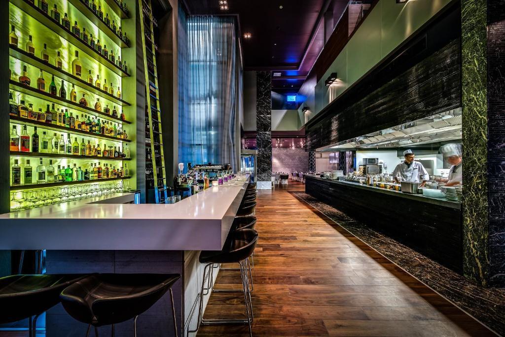 בר משקאות במלון - ספא יערות הכרמל במלון רויאל ביץ תל אביב