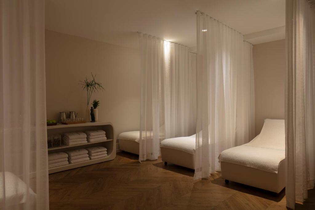 מיטות הירגעות ומנוחה - ספא במלון גלי כנרת