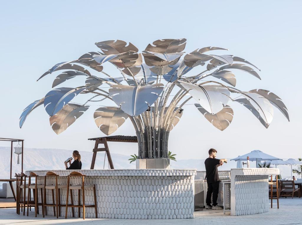 בר משקאות בבריכת המלון - ספא במלון גלי כנרת