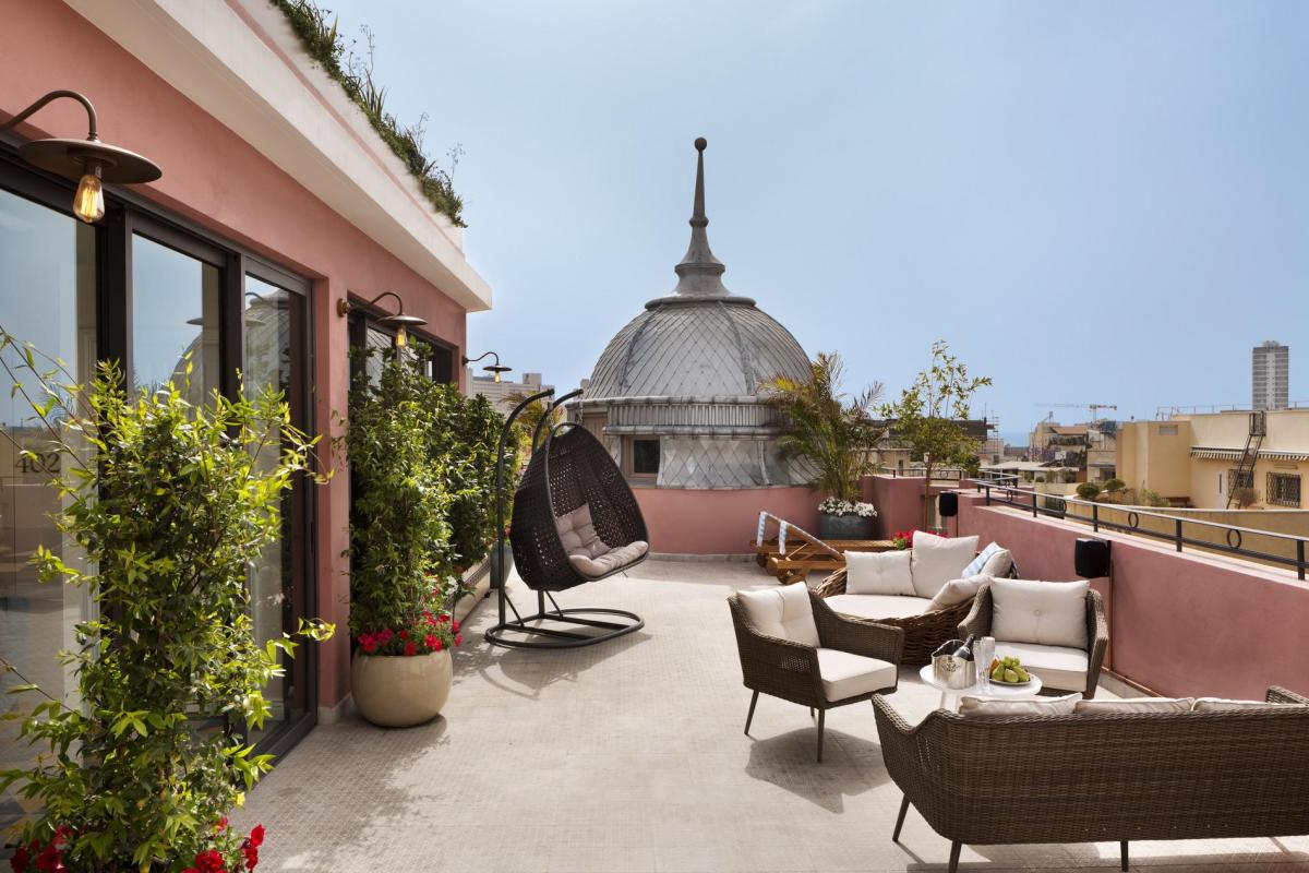 פינות ישיבה בגג המלון - ספא במלון נורדוי תל אביב