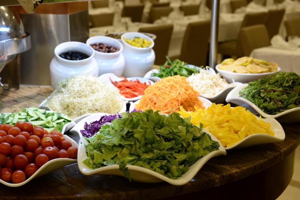 ארוחת בוקר  - ספא במלון הוד הרברט סמואל ים המלח