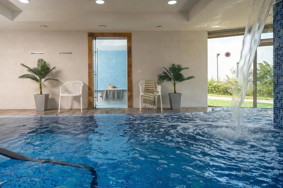  בריכה פנימית - ספא אחוזת אסיינדה מעלות תרשיחא