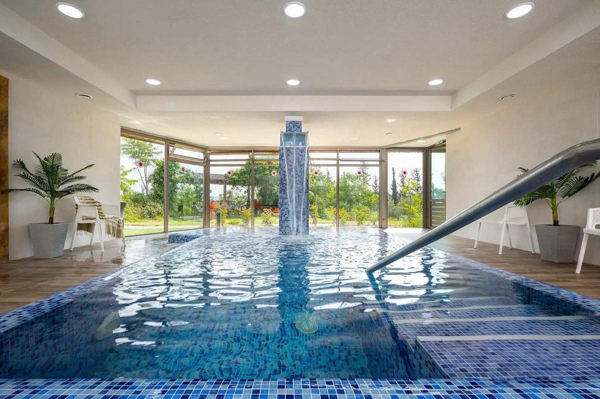  בריכה פנימית - ספא אחוזת אסיינדה מעלות תרשיחא