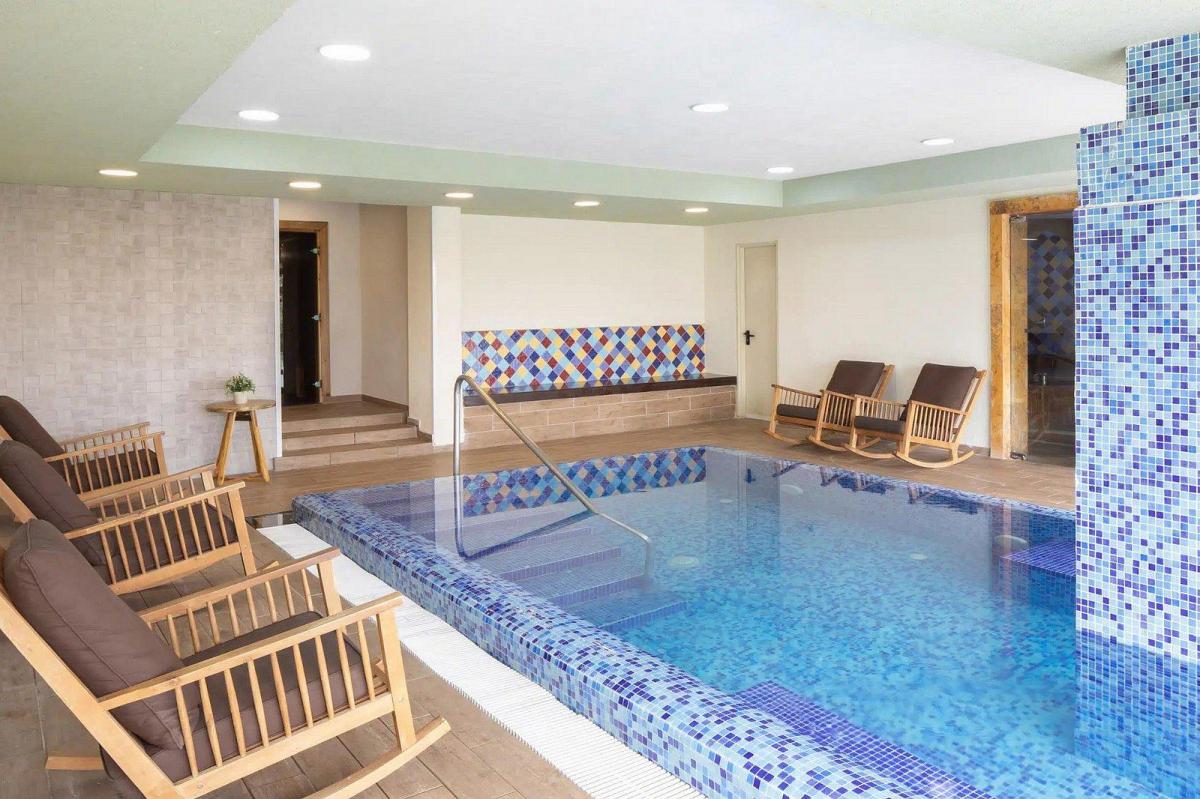 בריכה פנימית - ספא אחוזת אסיינדה מעלות תרשיחא