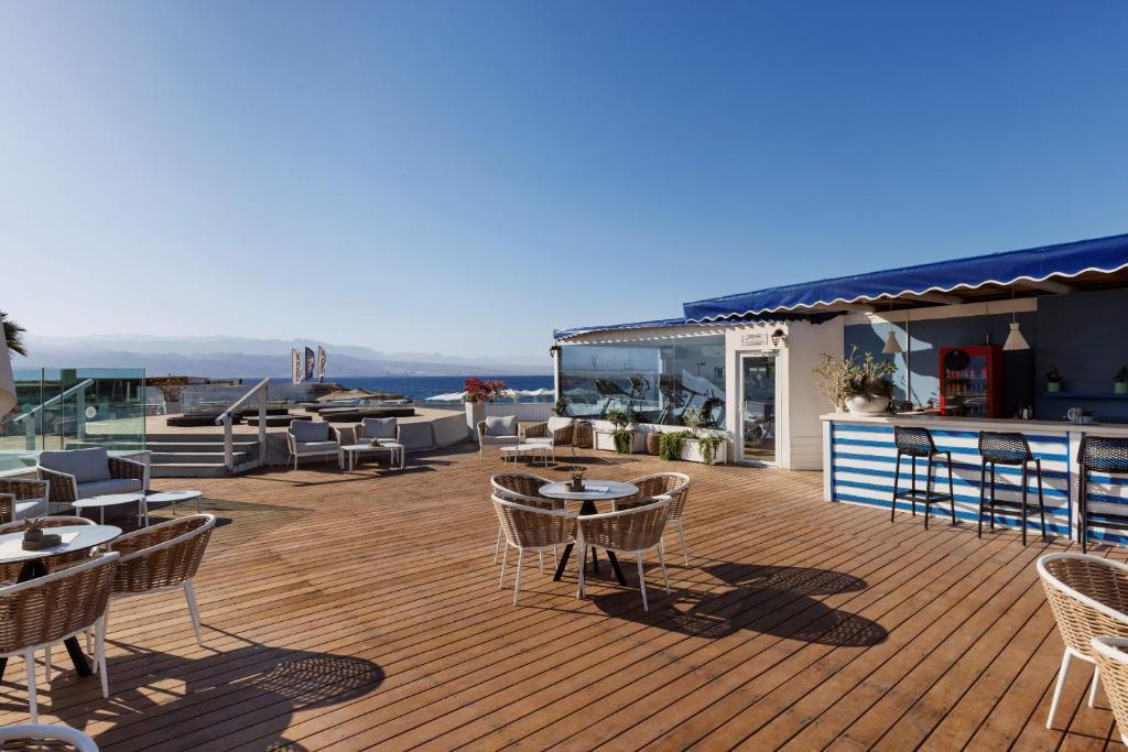 מתחם הבריכה - ספא במלון הרברט סמואל הריף אילת