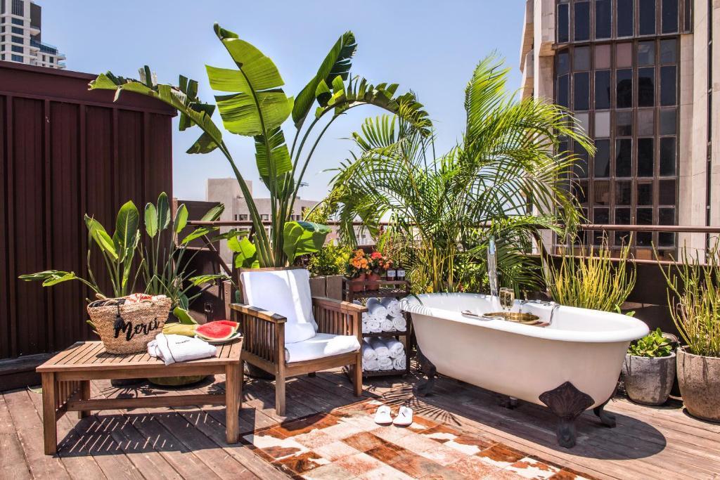 אמבט חיצוני  - ספא במלון בראון קלישר תל אביב