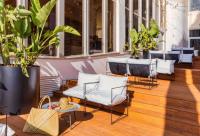 מתחם פינות ישיבה - מלון ברוט מרשת בראון