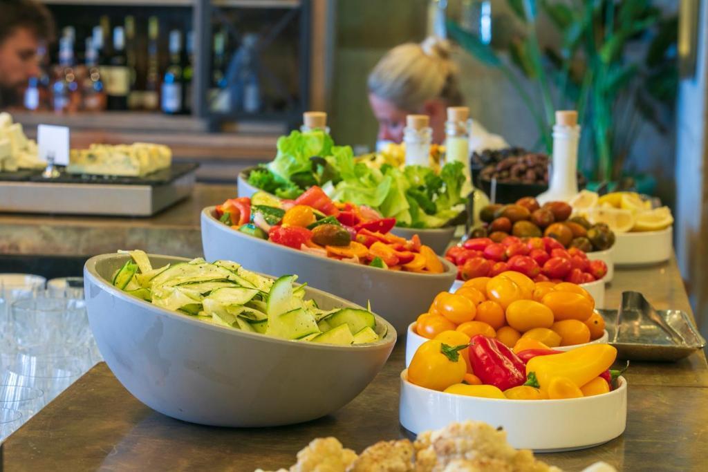 ארוחת בוקר - מלון ברוט מרשת בראון