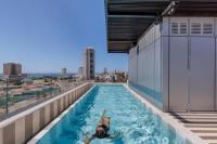  בריכה בגג המלון - ספא קלרינס במלון אלקונין תל אביב