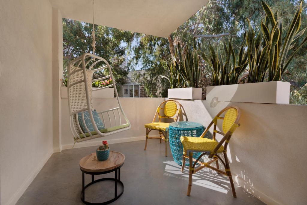 מרפסת בחדר אירוח - ספא במלון קוקו תל אביב