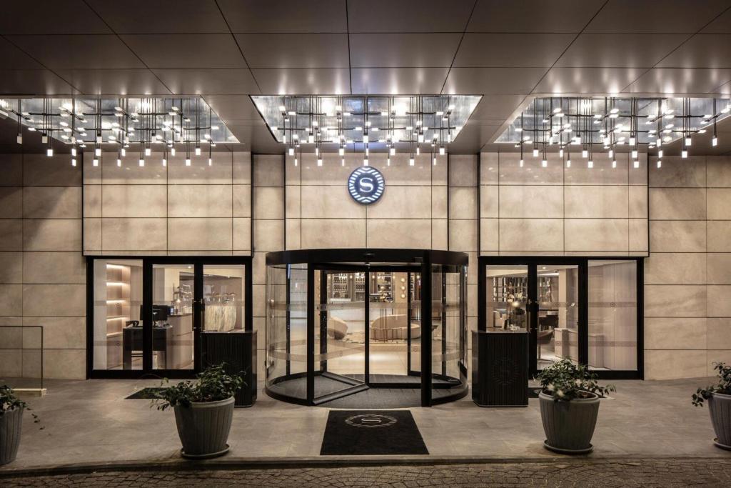 כניסה למלון - ספא הוריזון במלון שרתון גרנד תל אביב