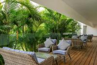 מרפסת ישיבה בלובי המלון - ספא אספרי במלון נגה ים המלח