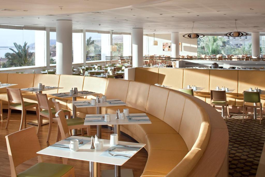 חדר אוכל - ספא אספרי במלון נגה ים המלח