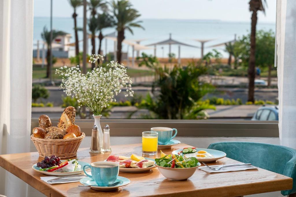 ארוחת בוקר - ספא אואזיס ים המלח