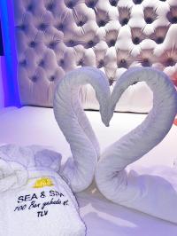 ברבור ממגבות - סי אנד ספא תל אביב