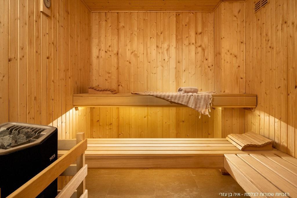 סאונה יבשה - ספא במלון קראון פלזה תל אביב