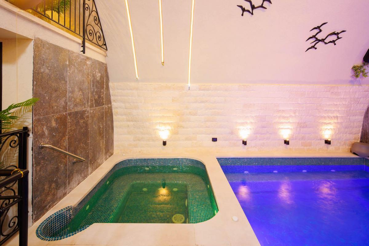  בריכה וג'קוזי - ספא ספץ