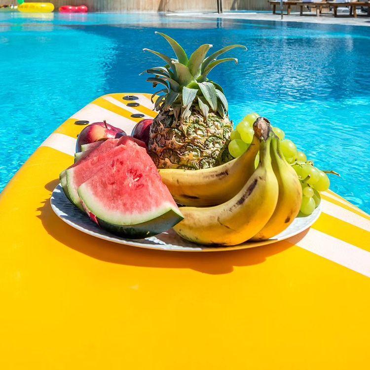  פירות רעננים על שפת הבריכה - soleil spa