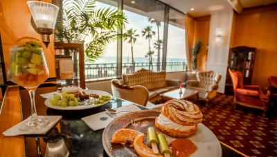 חבילת ספא זוגית הכוללת עיסוי למשך 45 דקות, ארוחת בוקר וכניסה לבריכה 