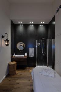  חדר הטיפולים יחד עם מקלחת- ספא קופנגן