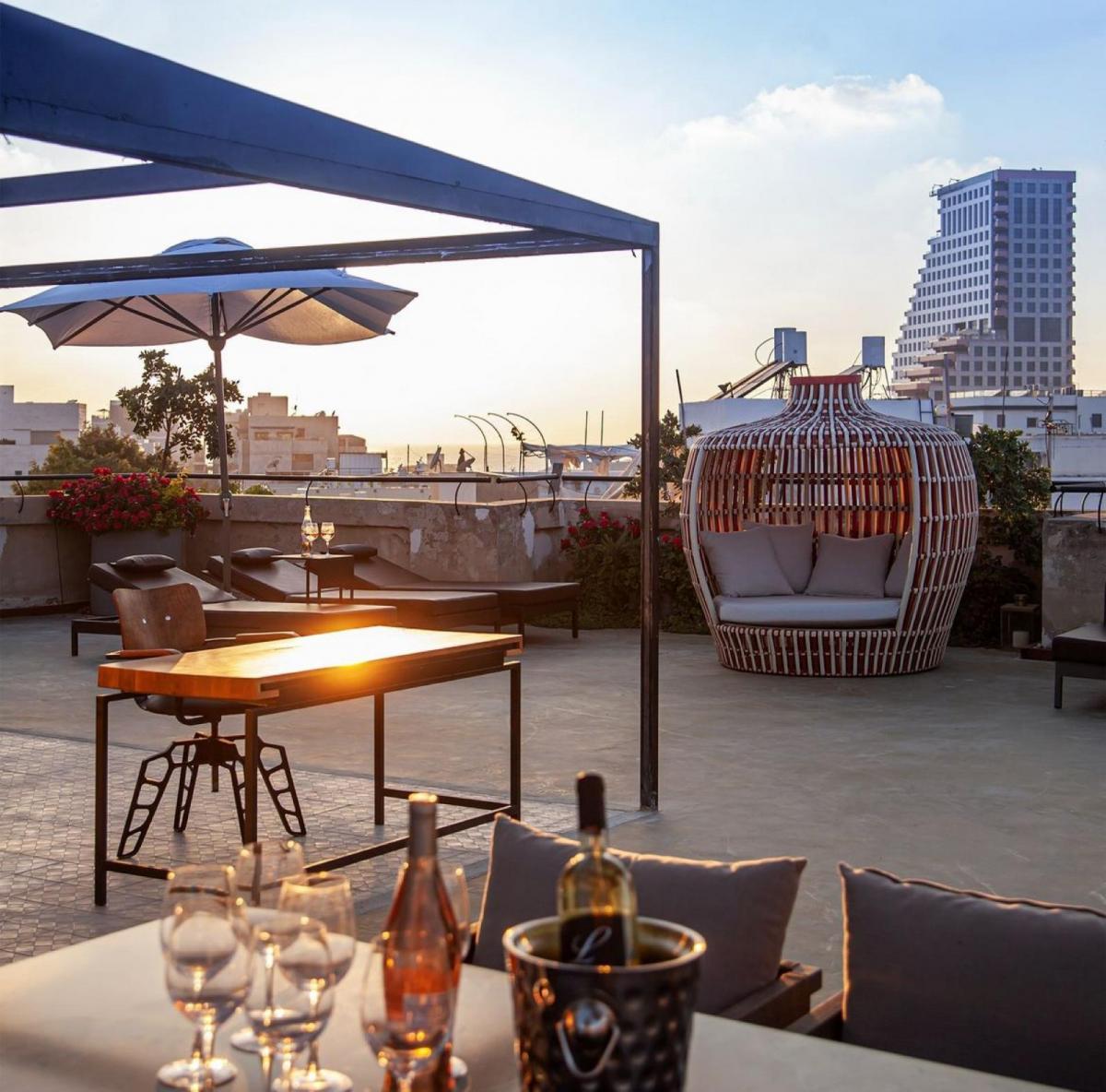  פינה ישיבה חיצונית -   ספא במלון הבוטיק אסמבלאז תל אביב