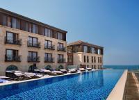   בריכה חיצונית בגג המלון- ספא במלון סטאי תל אביב