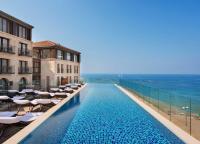  בריכה חיצונית בגג המלון- ספא במלון סטאי תל אביב