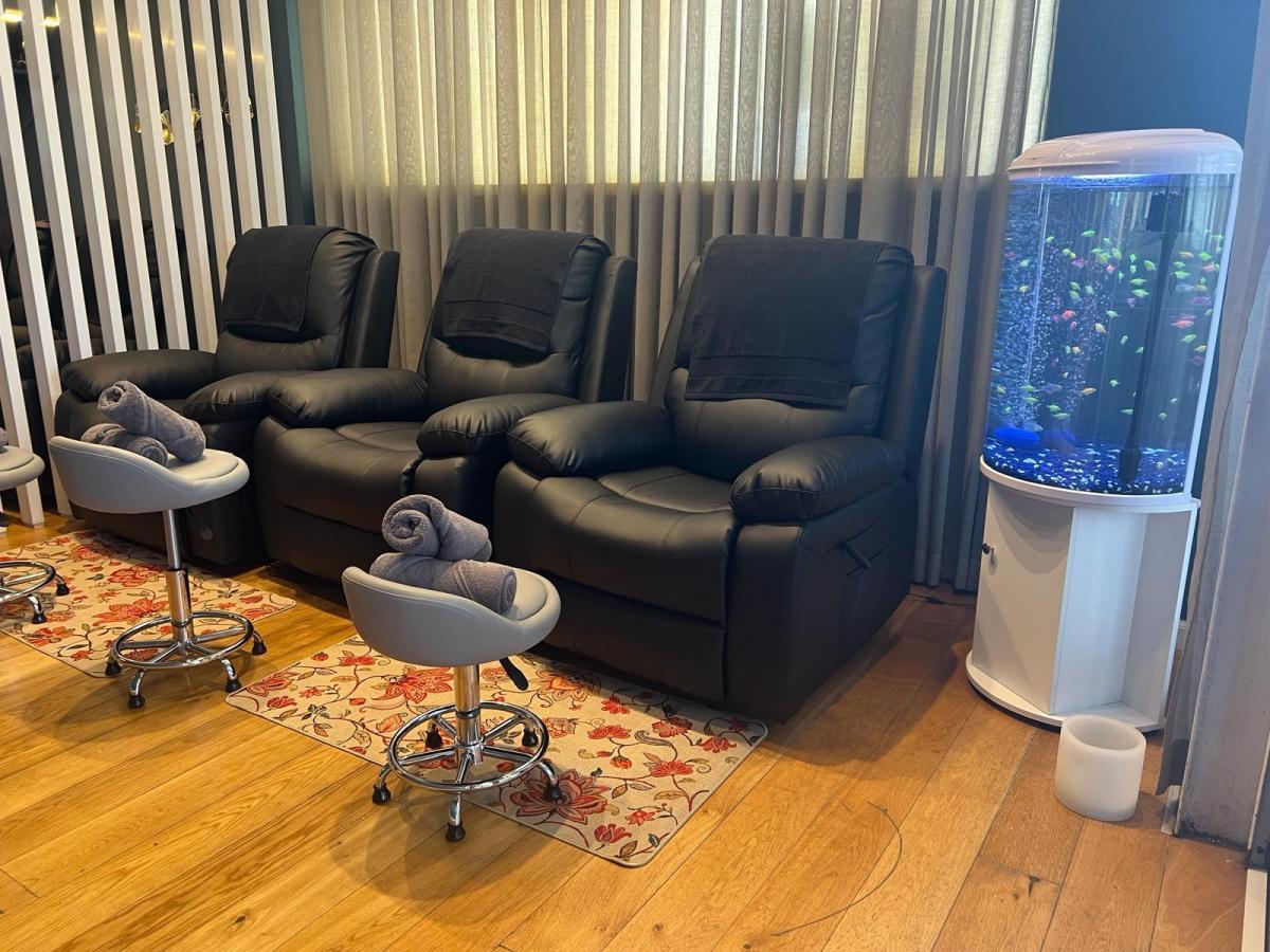   כיסאות פוט מסאז' - ספא פוקט בת ים