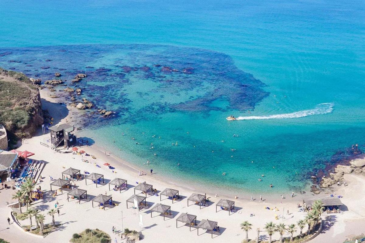 חוף הים  - אושן ספא ריזורט במלון גייקוב חדרה