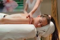 עיסוי כתפיים - ספא אושן במלון גייקוב 